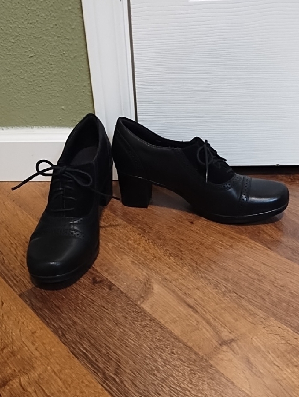 Clarks Black Lace-Up Block Heel Oxfords